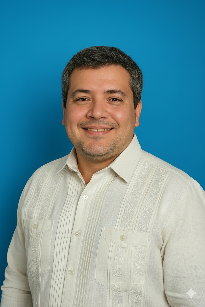 Jorge Ulises Latino Flores en su estudio